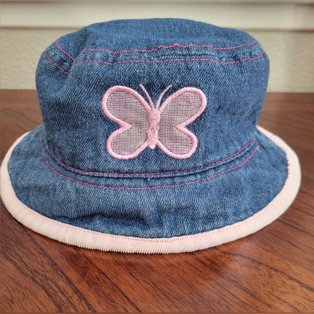 Adorable Bucket Hat!🦋💕